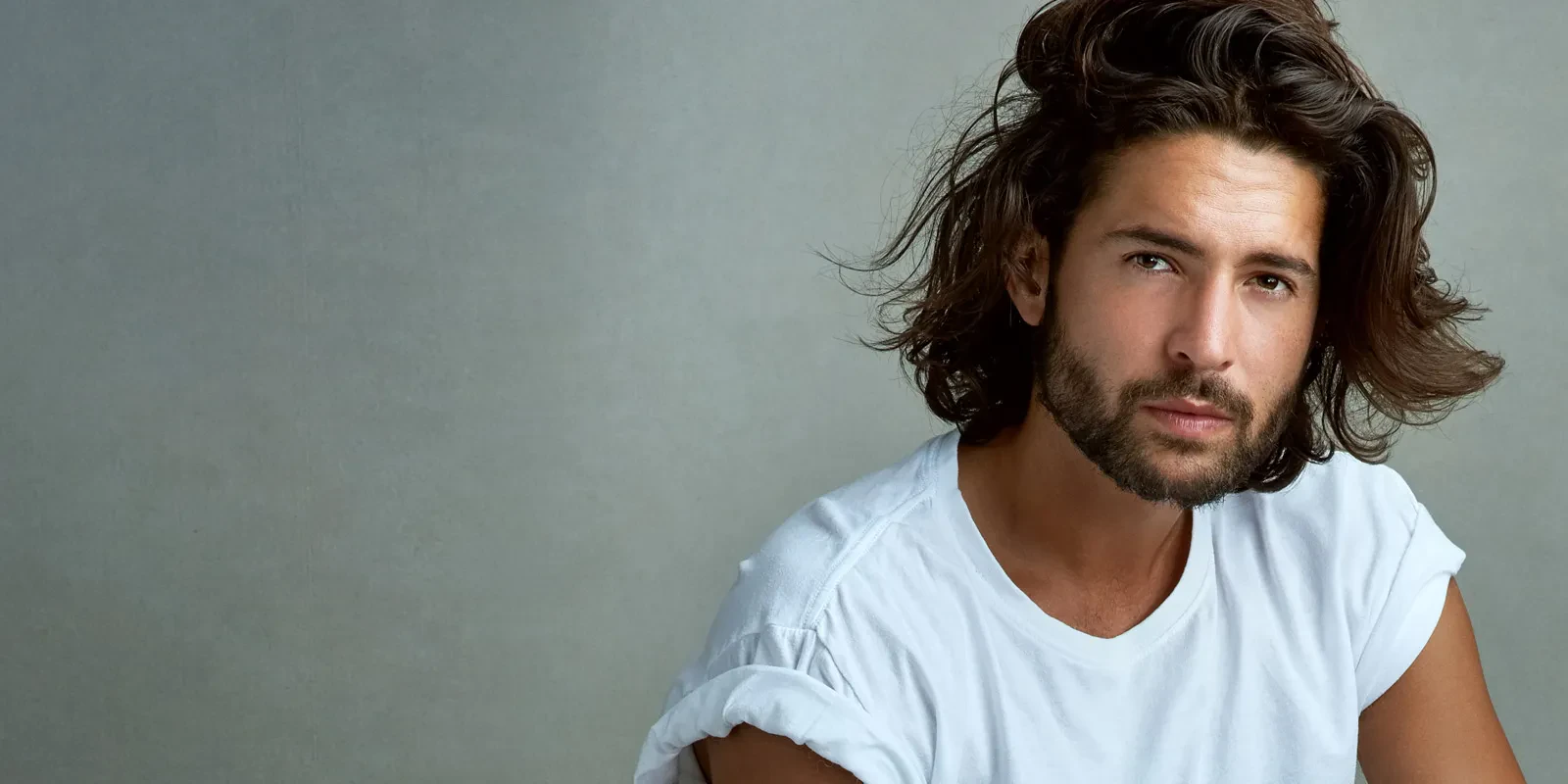 img/555_long-hair-and-beard-styles-for-men-a-2024-guide.webp