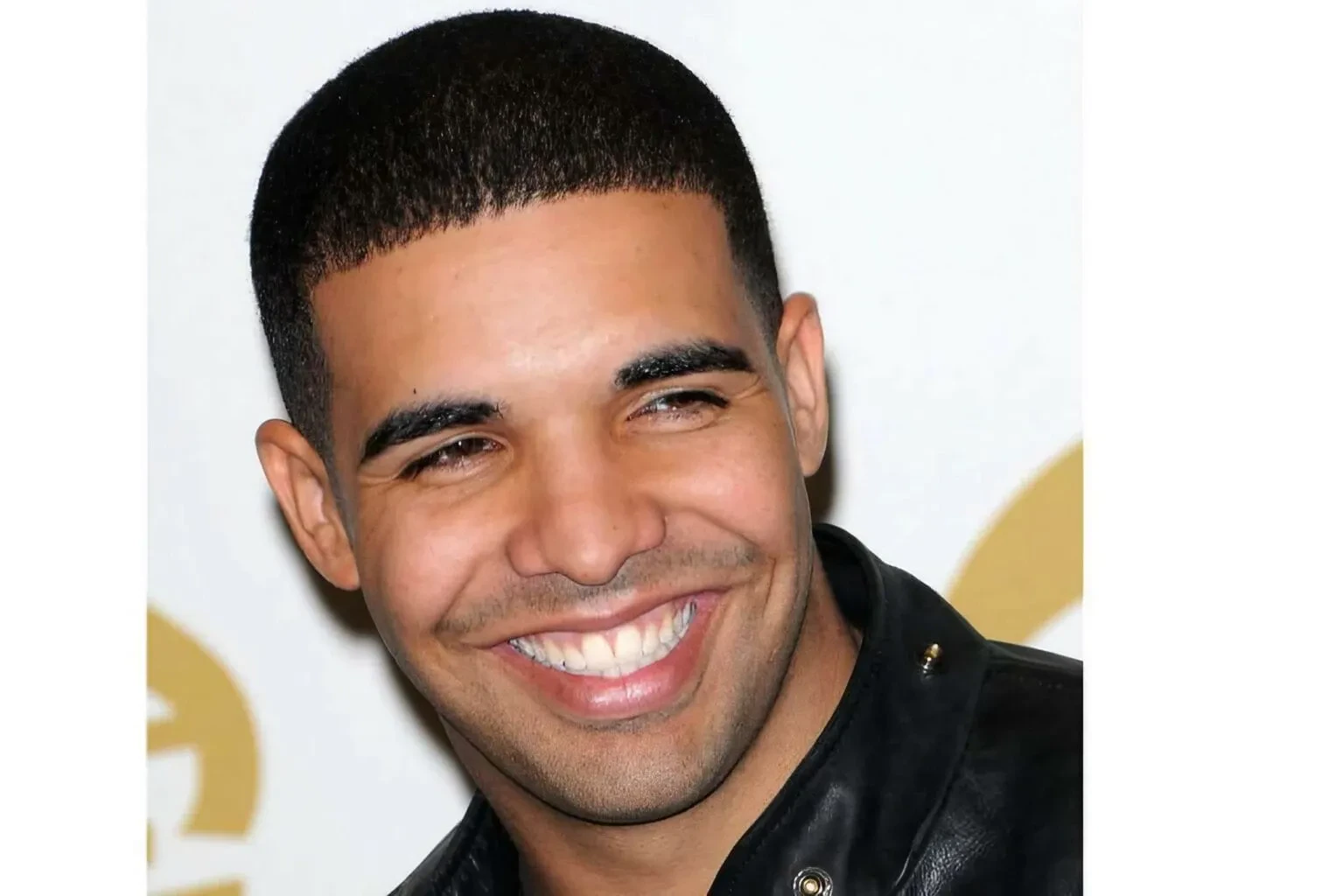 img/637_drakes-beard-styles-in-2024-a-look-back.webp