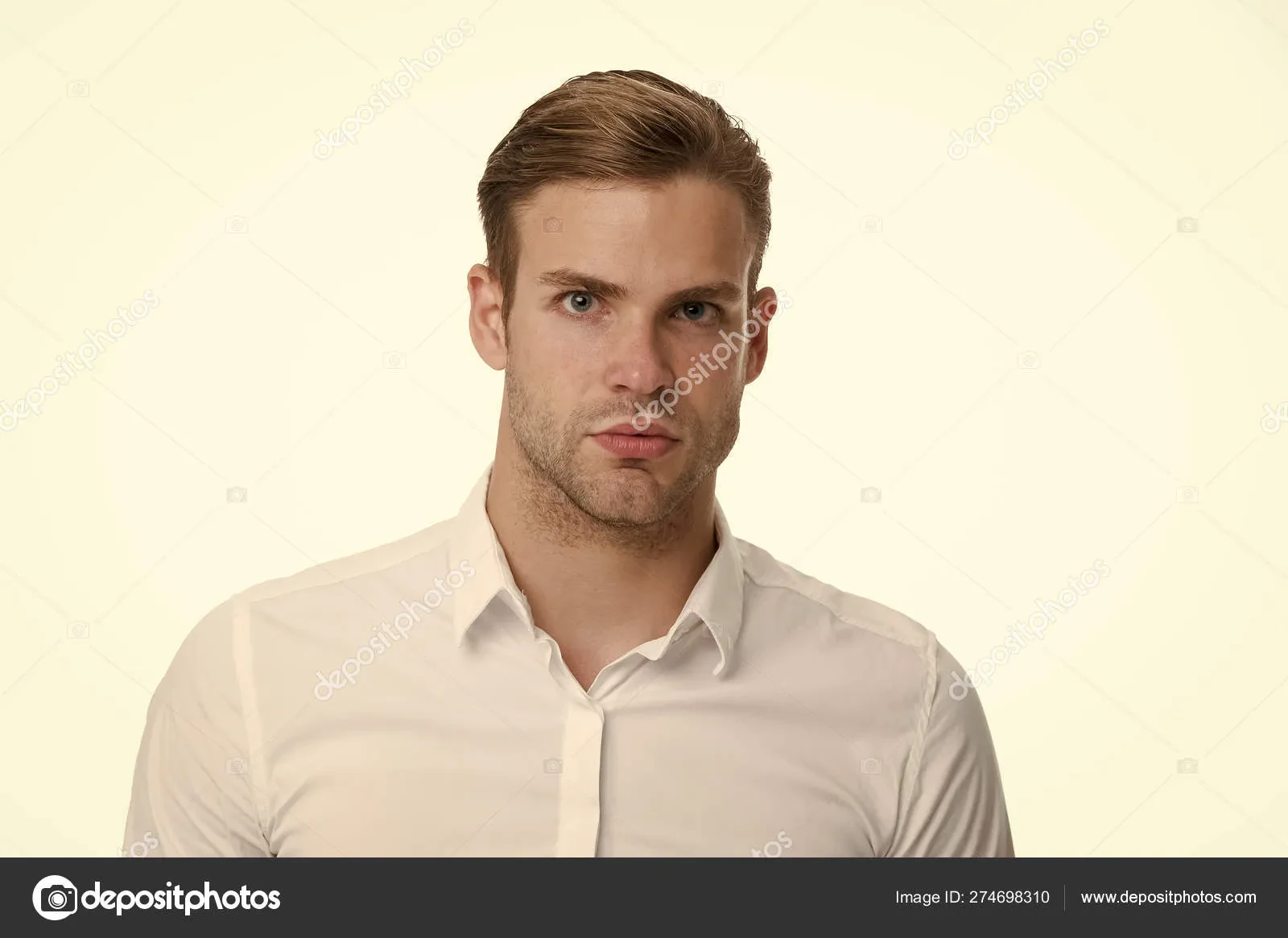 img/639_the-cotton-man-short-beard-look-your-guide-to-a-soft-and-stylish-face.webp