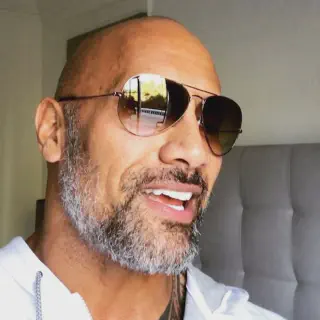 img/460_dwayne-johnsons-beard-journey-from-clean-shaven-to-stubble-king.webp
